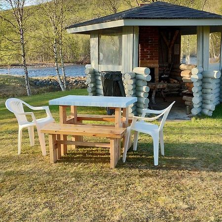 Vetsikon Leirintaemoekit Hotel Утсьоки Екстериор снимка